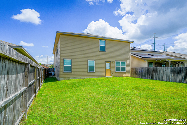 Image 33 of 34 For 11418 Blackmore Leap