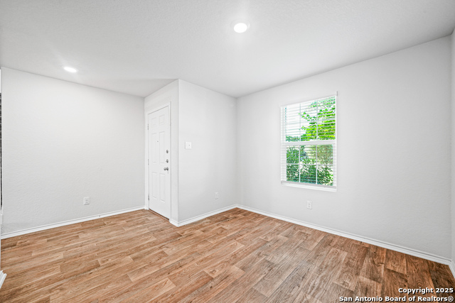 Image 6 of 34 For 11418 Blackmore Leap