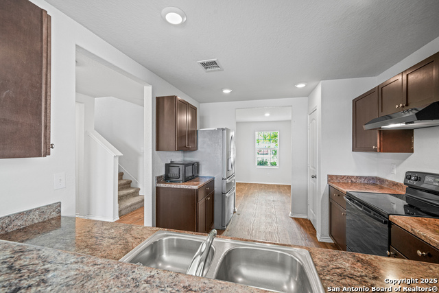 Image 9 of 34 For 11418 Blackmore Leap