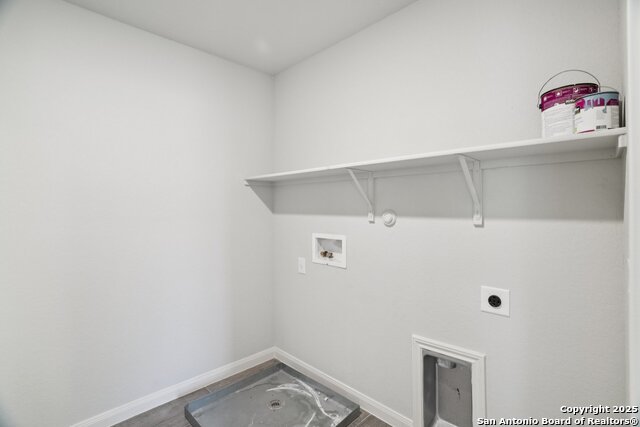 Image 29 of 38 For 2047 Atticus Dr