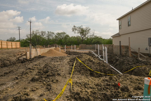 Listing photo id 15 for 10407 White Hart Lane