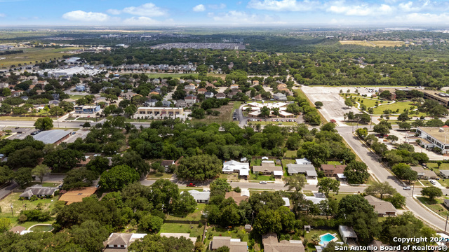 Listing photo id 8 for 4303 Southcross E