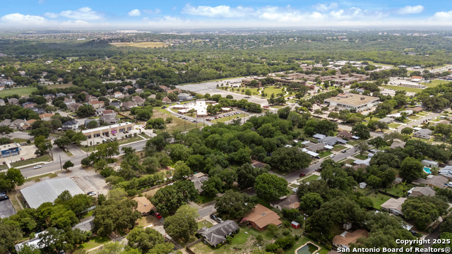Listing photo id 10 for 4303 Southcross E
