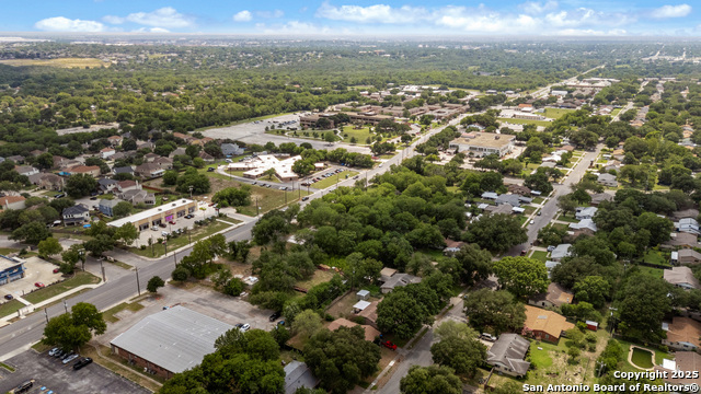 Listing photo id 11 for 4303 Southcross E