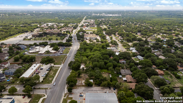 Listing photo id 12 for 4303 Southcross E