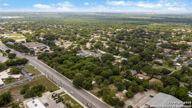 Listing photo id 13 for 4303 Southcross E