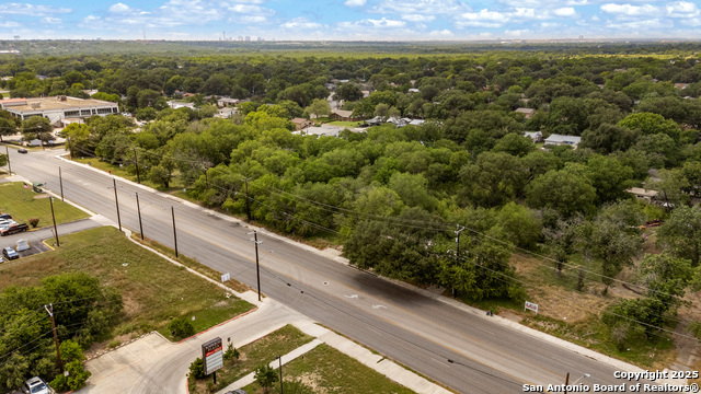 Listing photo id 17 for 4303 Southcross E