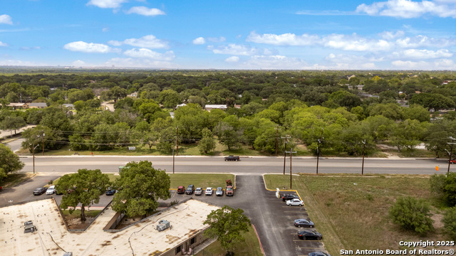 Listing photo id 18 for 4303 Southcross E