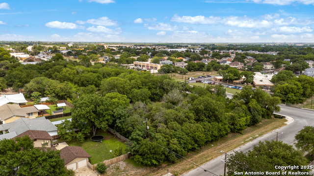 Listing photo id 22 for 4303 Southcross E