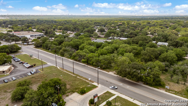 Listing photo id 25 for 4303 Southcross E