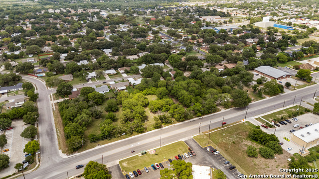 Listing photo id 2 for 4303 Southcross E
