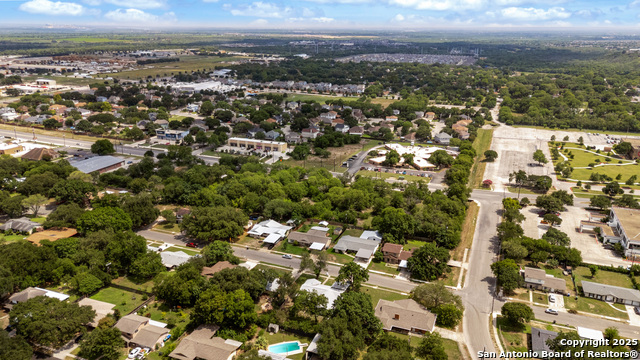 Listing photo id 7 for 4303 Southcross E