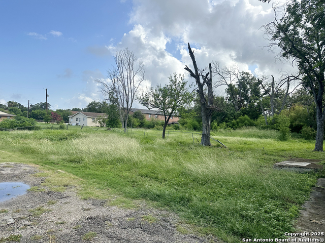 Listing photo id 1 for 213 E Lindbergh