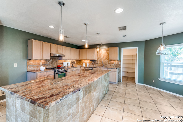Image 9 of 28 For 3316 Fresno  
