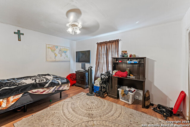 Listing photo id 8 for 170 De Chantle Apt 1