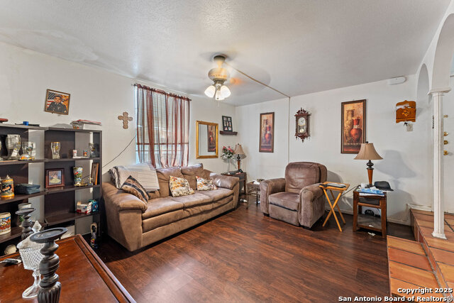 Listing photo id 9 for 170 De Chantle Apt 1