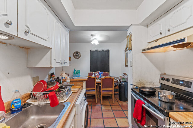 Listing photo id 3 for 170 De Chantle Apt 1