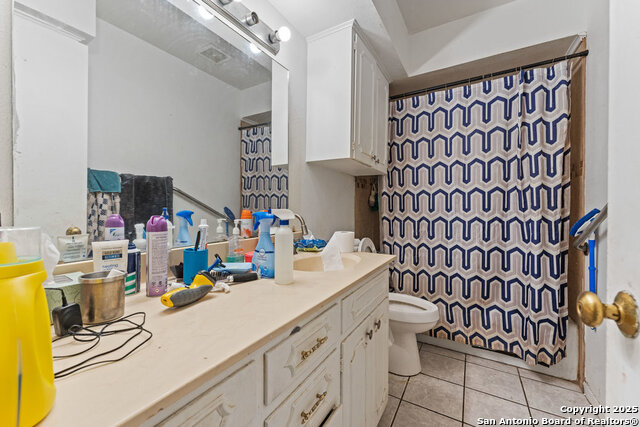 Listing photo id 7 for 170 De Chantle Apt 1