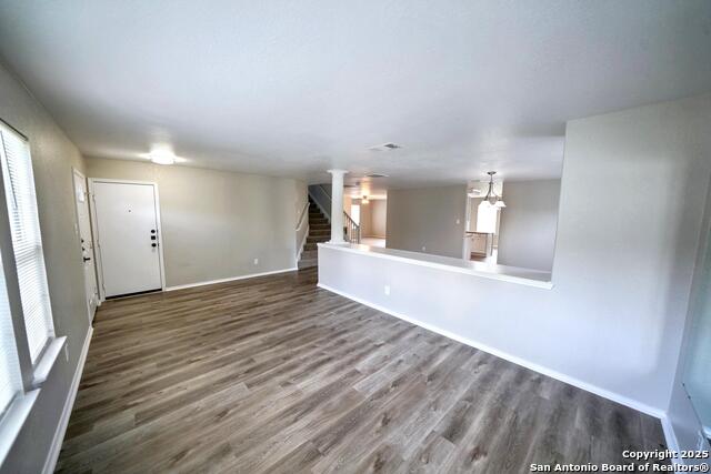 Image 10 of 50 For 6806 Elmwood Crest
