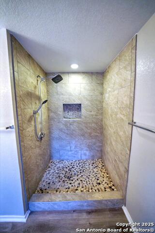 Image 39 of 50 For 6806 Elmwood Crest