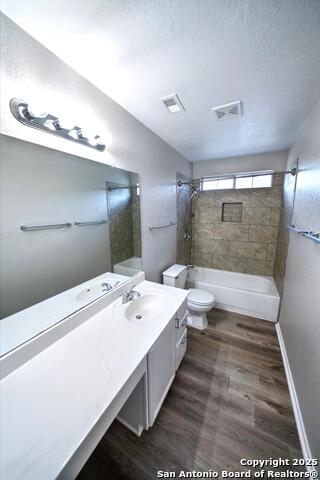 Image 43 of 50 For 6806 Elmwood Crest