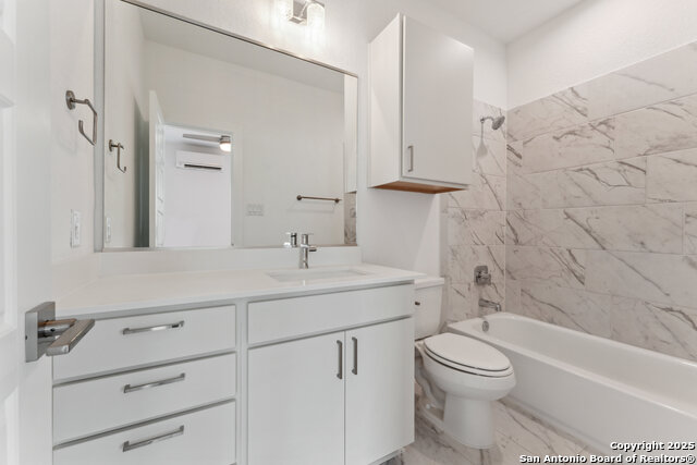 Image 16 of 23 For 1735 Gramercy W Unit