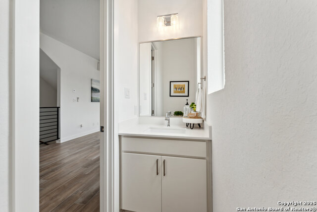 Image 18 of 23 For 1735 Gramercy W Unit