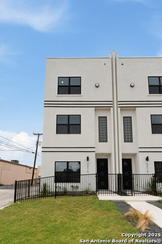Image 19 of 23 For 1735 Gramercy W Unit