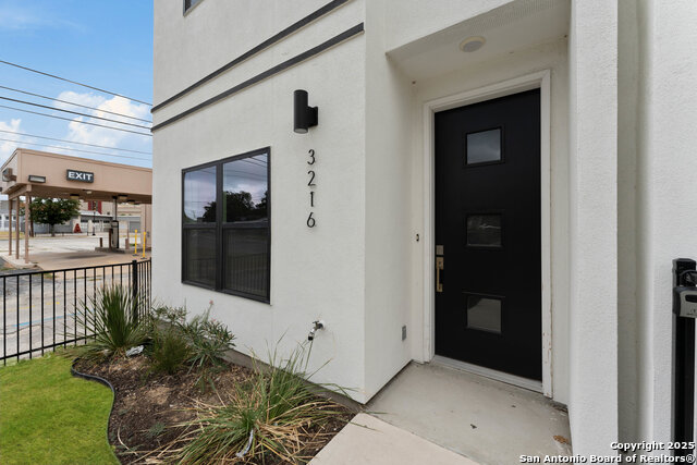 Image 20 of 23 For 1735 Gramercy W Unit