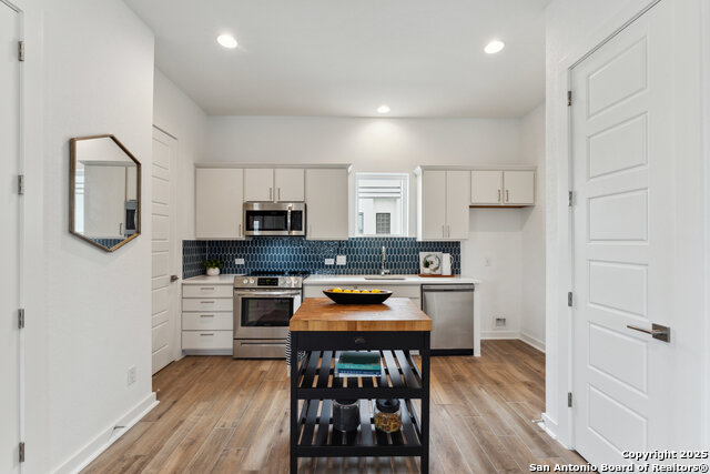 Image 4 of 23 For 1735 Gramercy W Unit