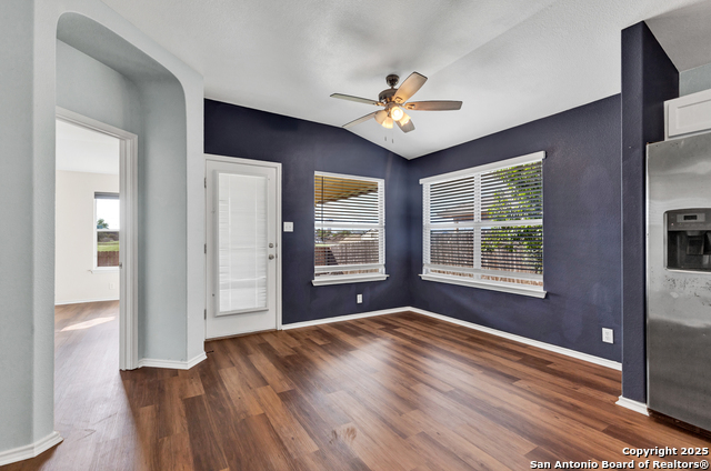 Listing photo id 9 for 603 Starling Creek