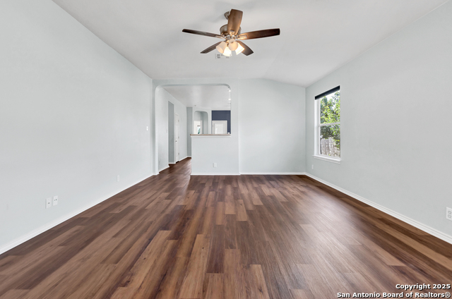 Listing photo id 4 for 603 Starling Creek