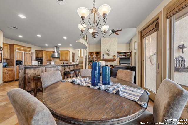 Listing photo id 8 for 3404 Comanche Trace