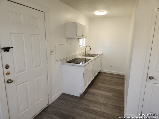 Listing photo id 0 for 519 Topeka 3