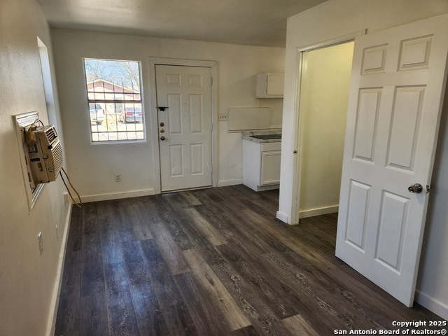 Listing photo id 2 for 519 Topeka 3