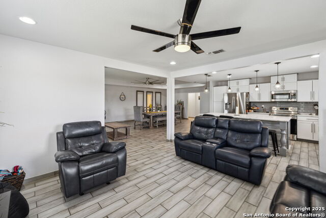 Listing photo id 14 for 2355 Stuart Rd