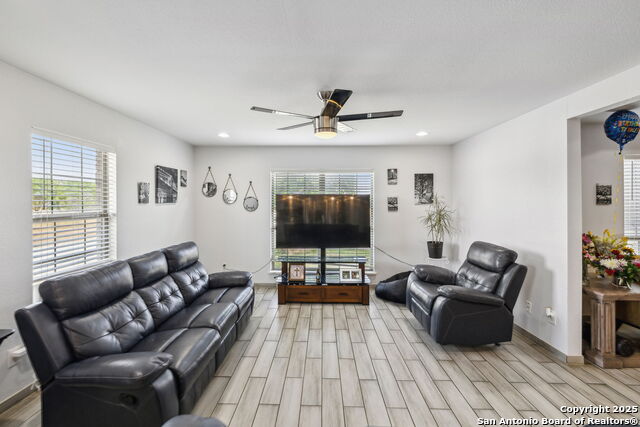 Listing photo id 15 for 2355 Stuart Rd