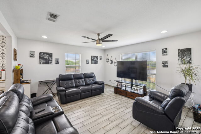 Listing photo id 16 for 2355 Stuart Rd