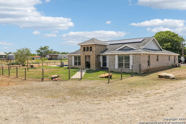 Listing photo id 0 for 2355 Stuart Rd