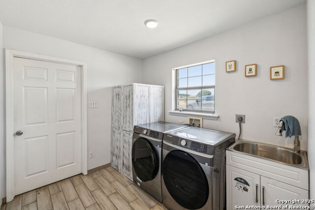 Listing photo id 1 for 2355 Stuart Rd