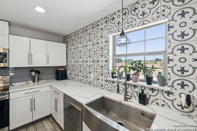 Listing photo id 4 for 2355 Stuart Rd