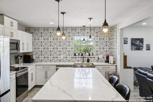 Listing photo id 7 for 2355 Stuart Rd