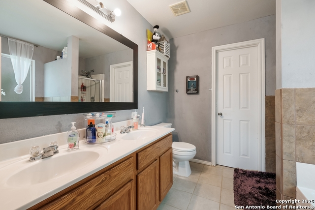 Image 16 of 26 For 11703 Oakbrooke Hill