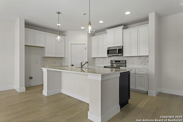 Listing photo id 8 for 1901 Chateau