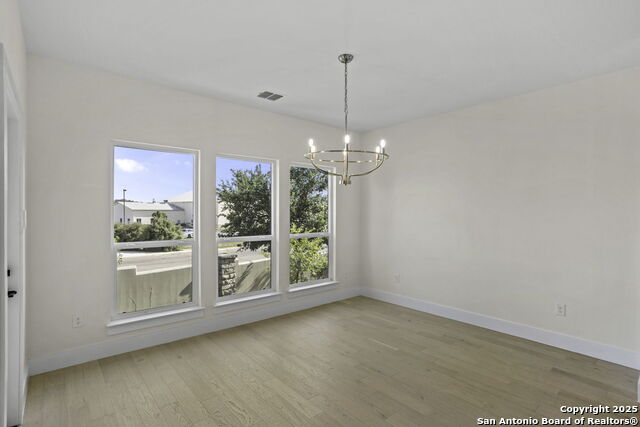 Listing photo id 5 for 1901 Chateau