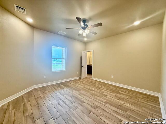 Listing photo id 11 for 1075 County Road E