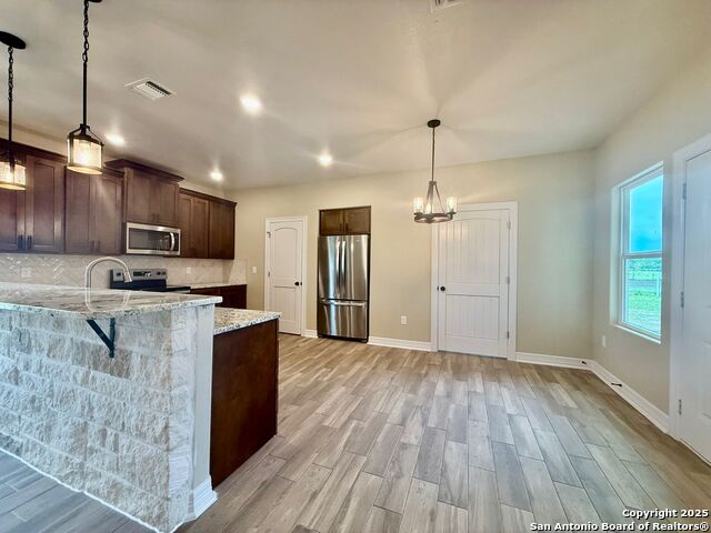 Listing photo id 5 for 1075 County Road E