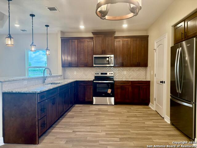 Listing photo id 7 for 1075 County Road E