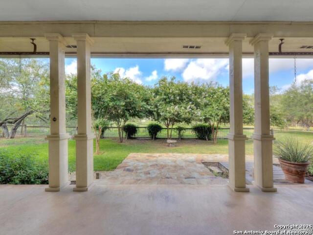 Listing photo id 4 for 1210 Whispering Woods