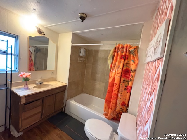Listing photo id 1 for 468 Withers  